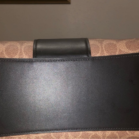 Coach Rowan - Picture 3 of 5